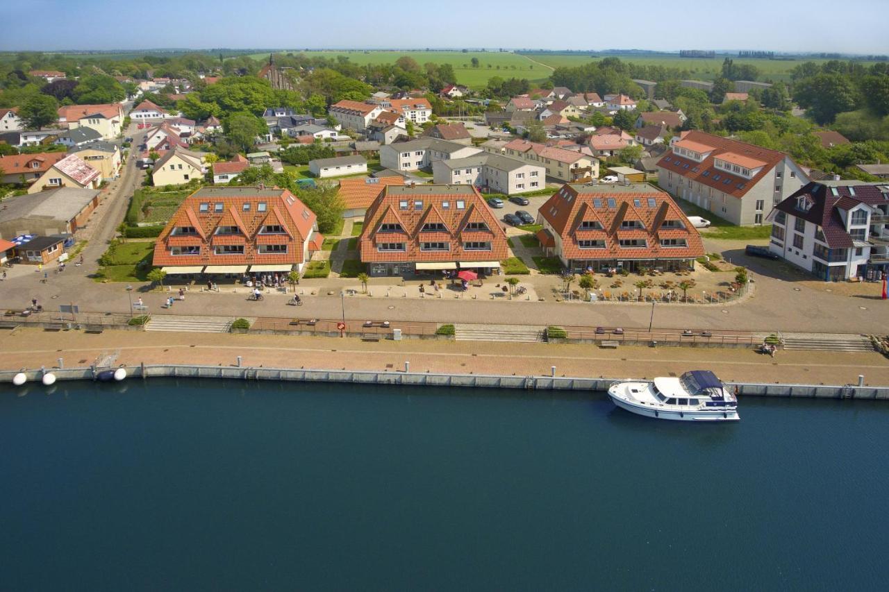 Hafennahe Ferienwohnung Mit Balkon Und Meerblick - Hafenhaeuser Wiek Wohnung 14 Wiek auf Ruegen Exterior photo